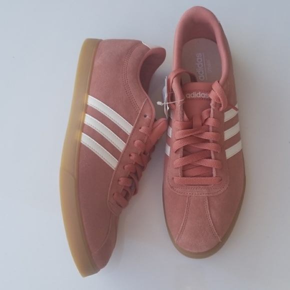 🚫SOLD🚫Adidas courtset shoes - Picture 2 of 2